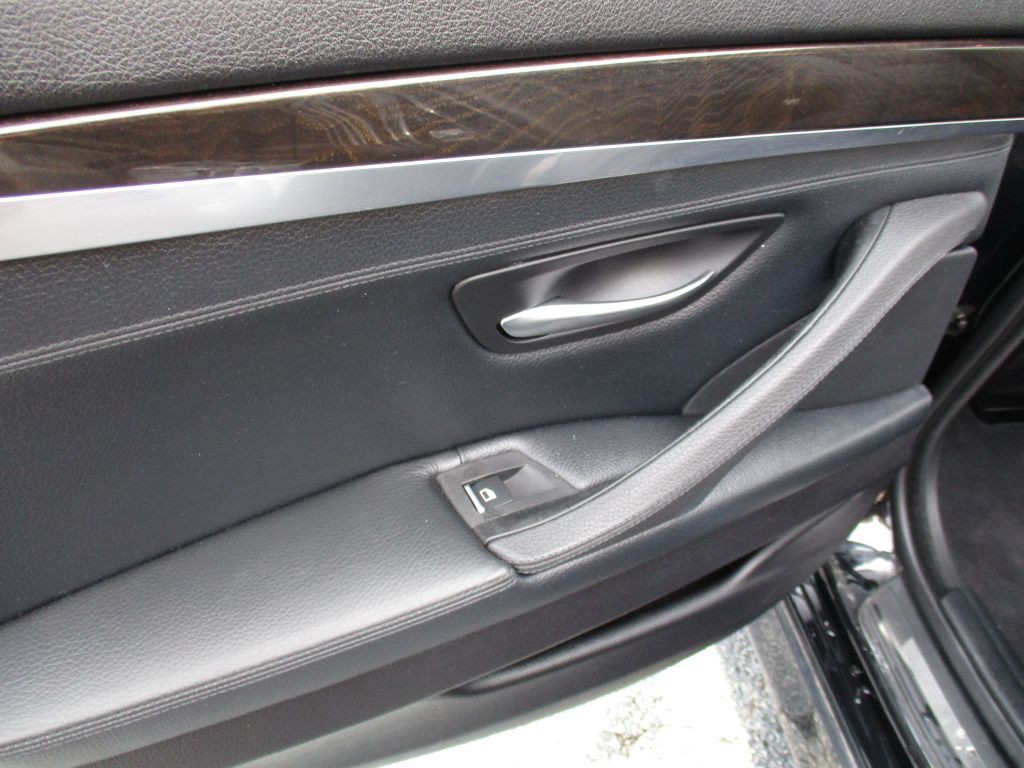 2011 BMW 5 Series Image 19