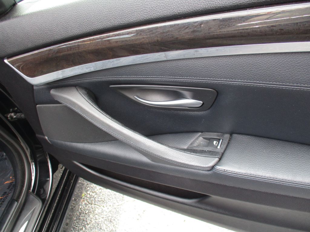 2011 BMW 5 Series Image 21