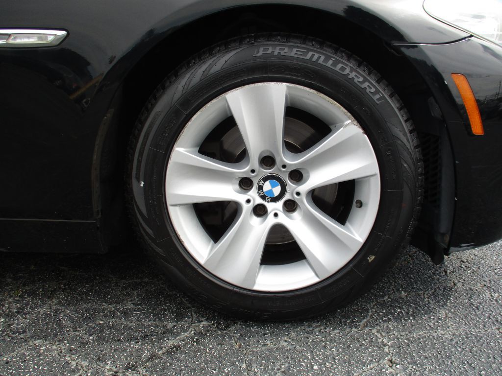 2011 BMW 5 Series Image 22