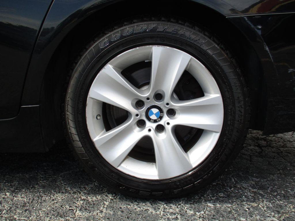 2011 BMW 5 Series Image 24