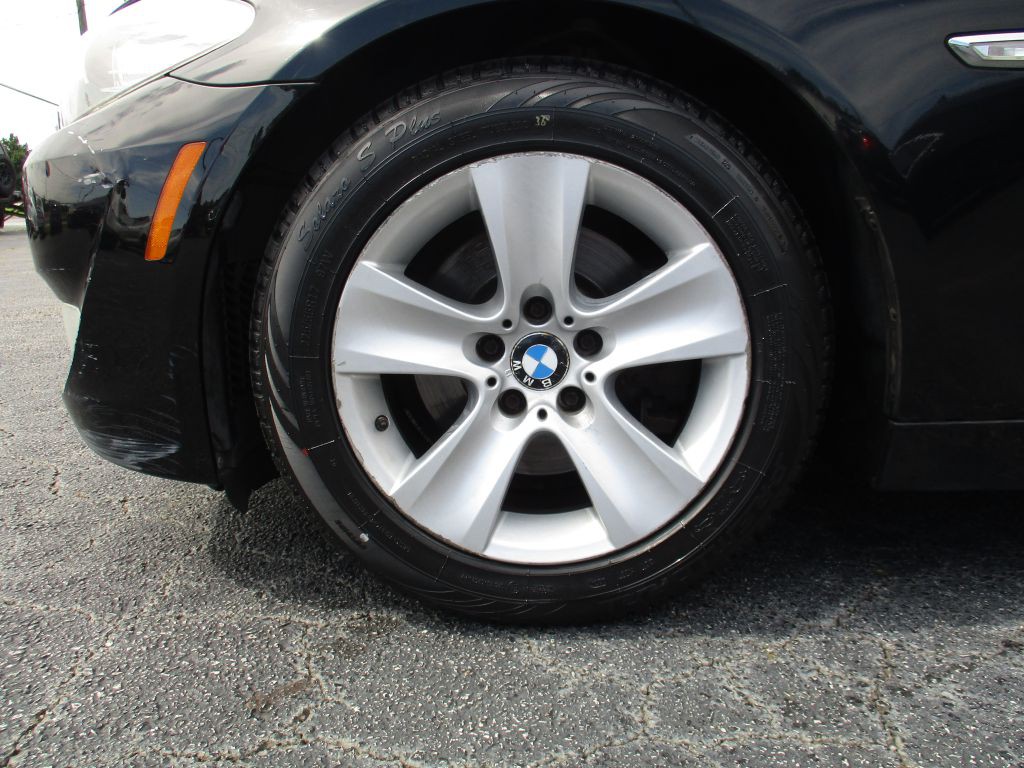 2011 BMW 5 Series Image 25