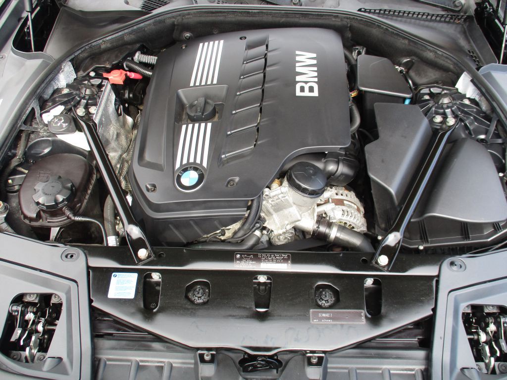2011 BMW 5 Series Image 27