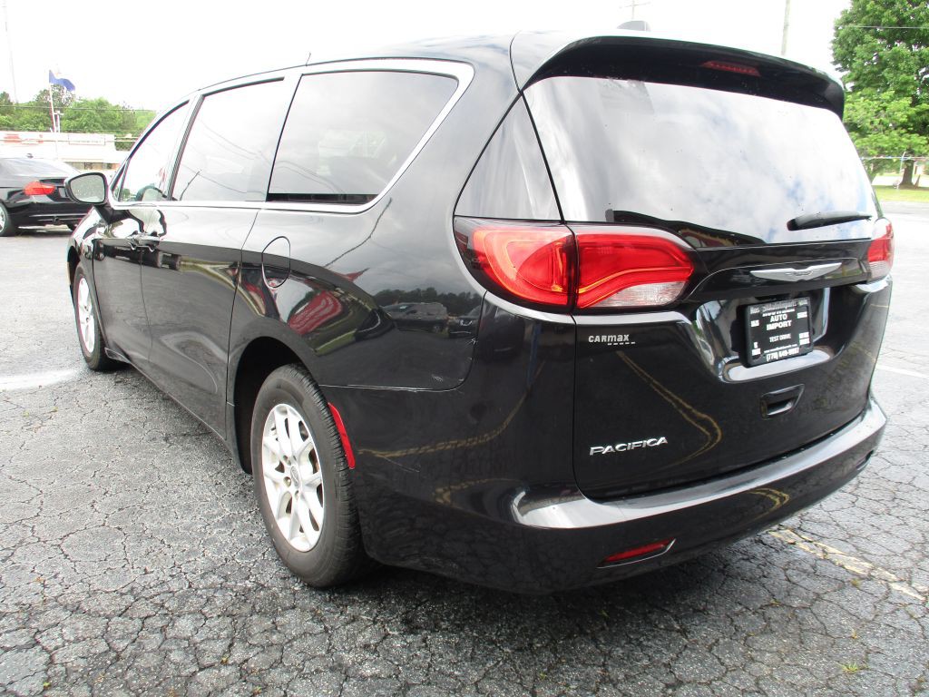 2017 Chrysler Pacifica Image 6