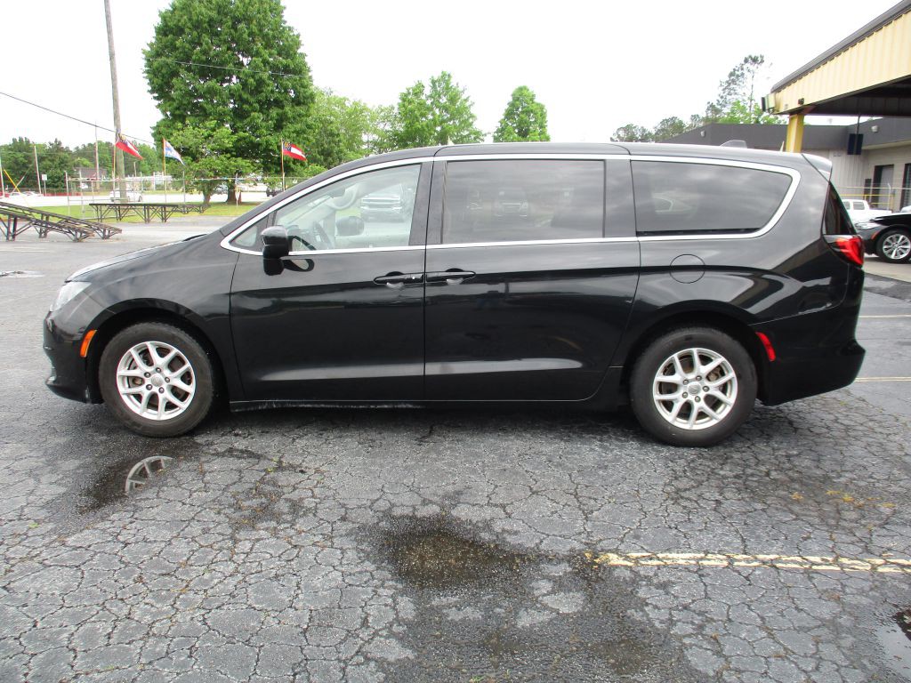 2017 Chrysler Pacifica Image 3