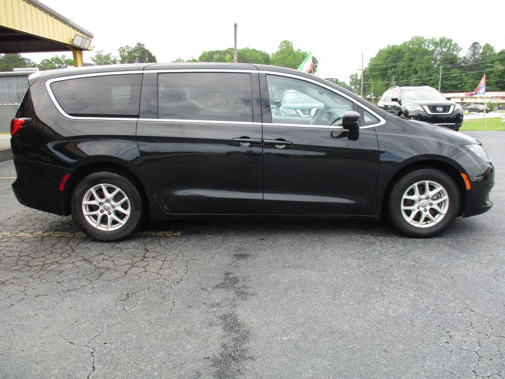 2017 Chrysler Pacifica Image 4