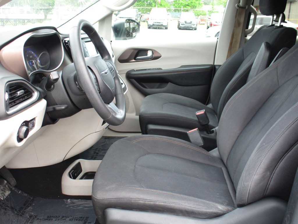 2017 Chrysler Pacifica Image 14