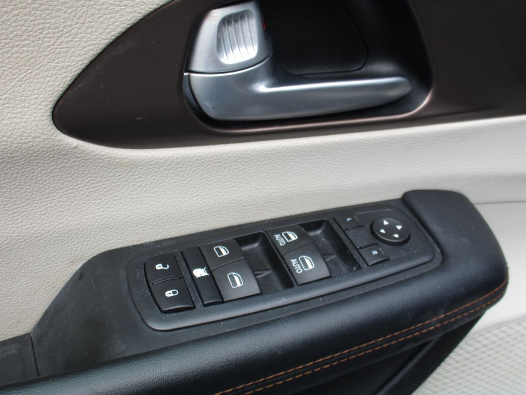 2017 Chrysler Pacifica Image 20