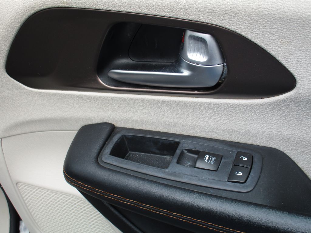 2017 Chrysler Pacifica Image 21