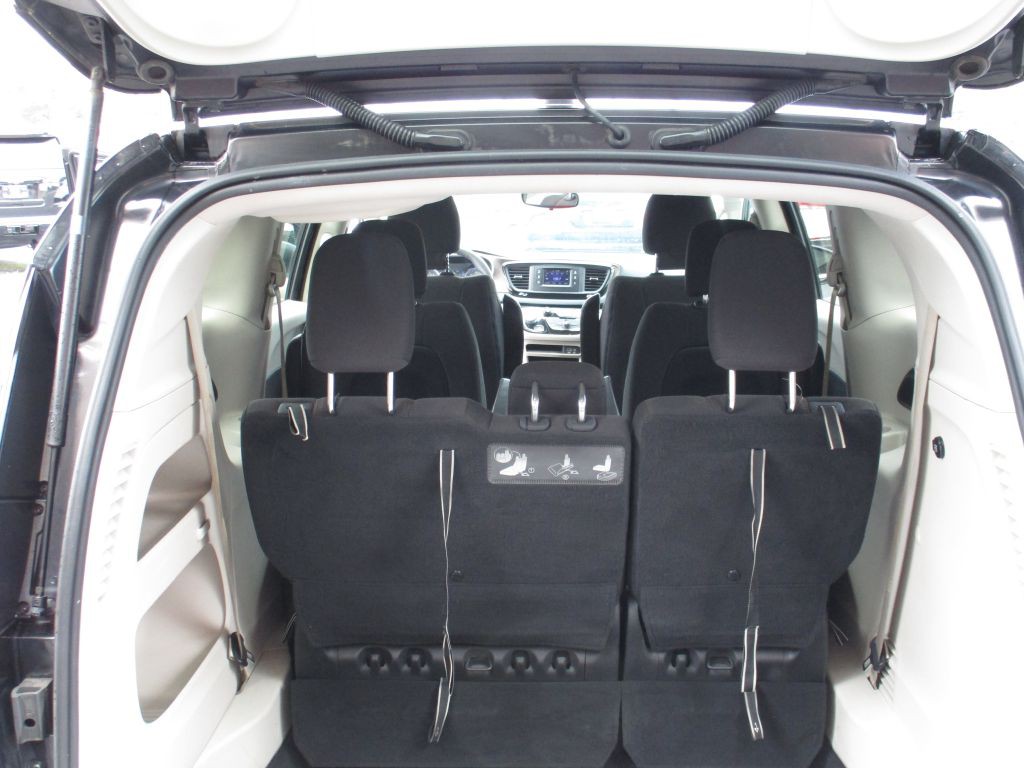 2017 Chrysler Pacifica Image 27