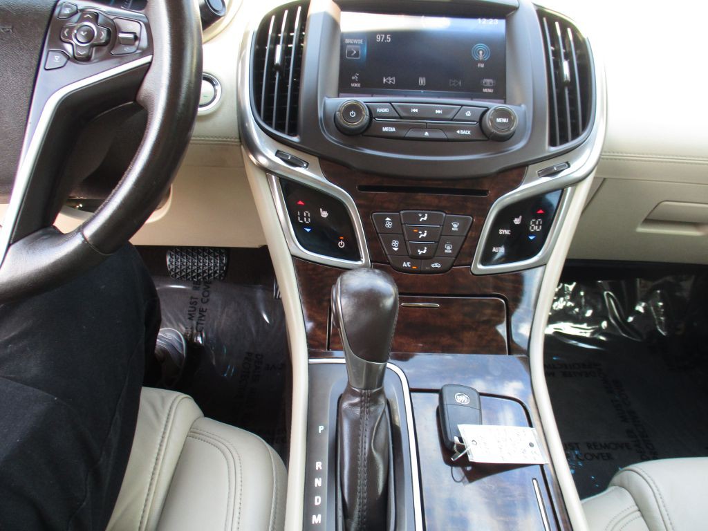 2015 Buick Lacrosse Image 12