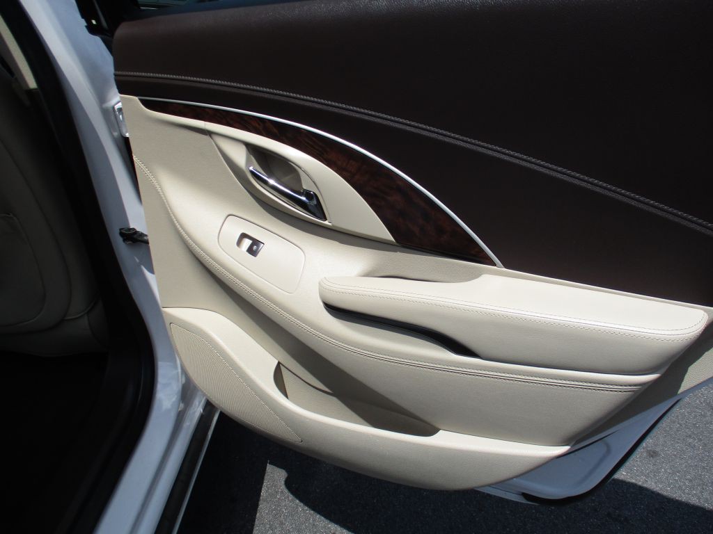 2015 Buick Lacrosse Image 22