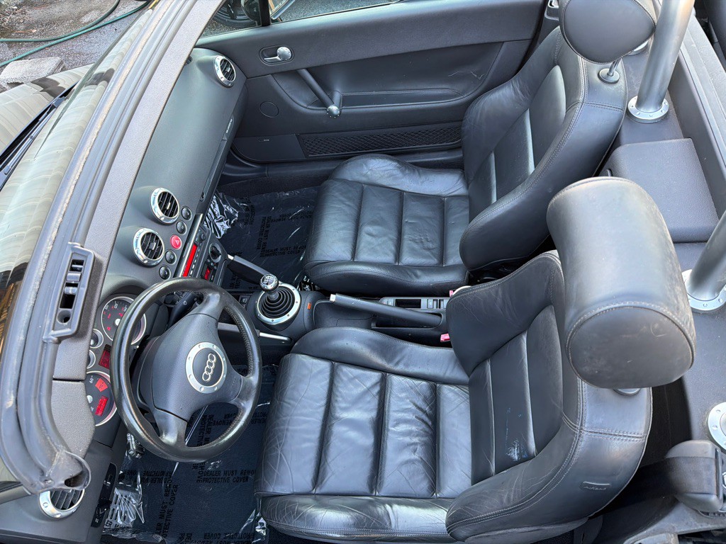 2004 Audi TT Image 13