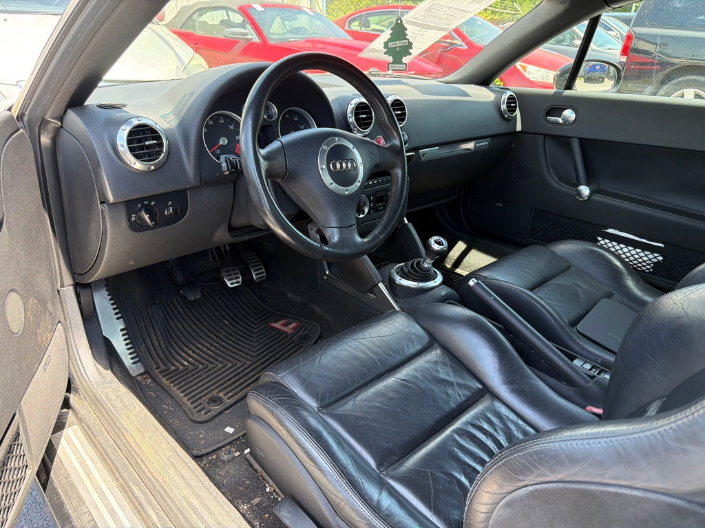 2004 Audi TT Image 9
