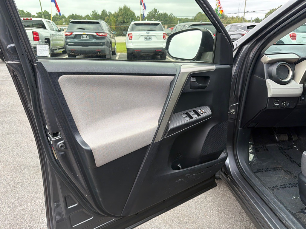 2015 Toyota Rav4 Image 11