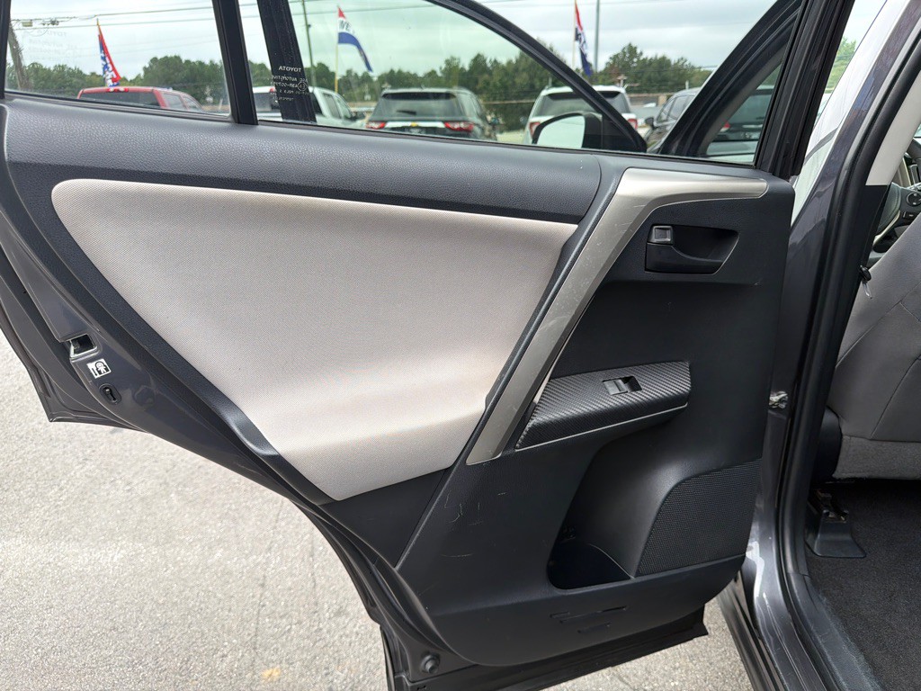 2015 Toyota Rav4 Image 12
