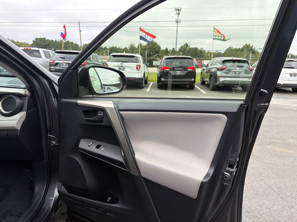 2015 Toyota Rav4 Image 17