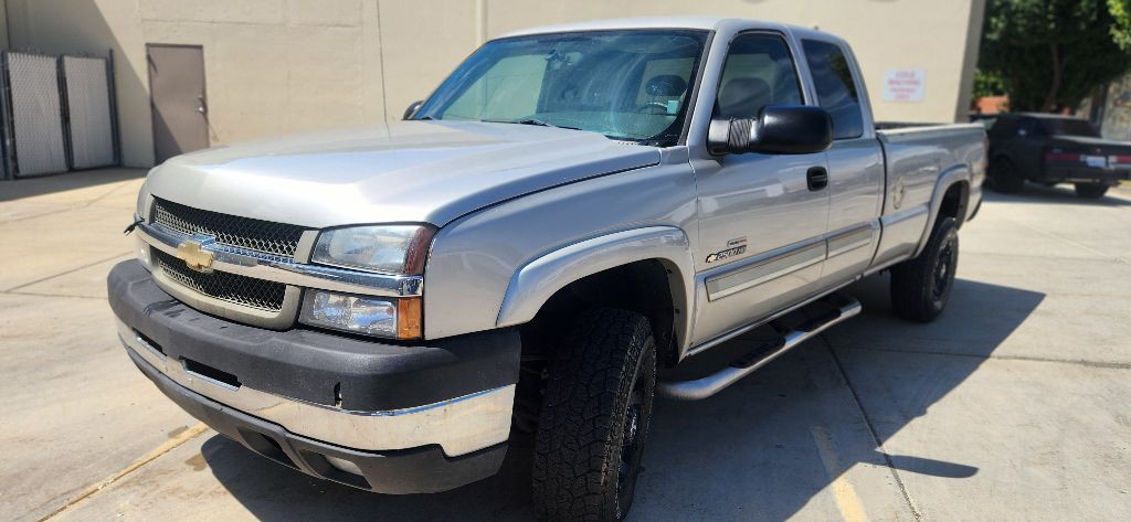 2005 Chevrolet Silverado 1500 Image 2