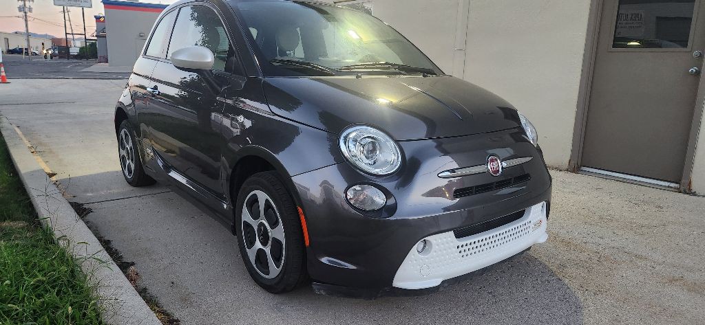 2016 FIAT 500 Image 2