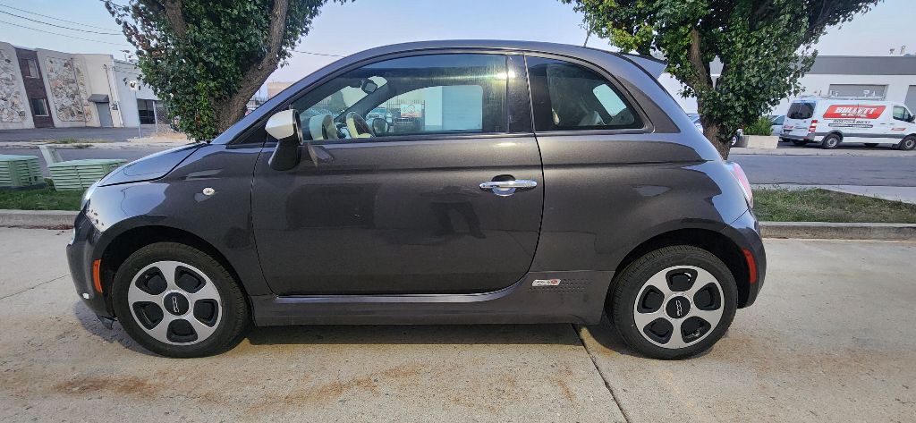2016 FIAT 500 Image 3