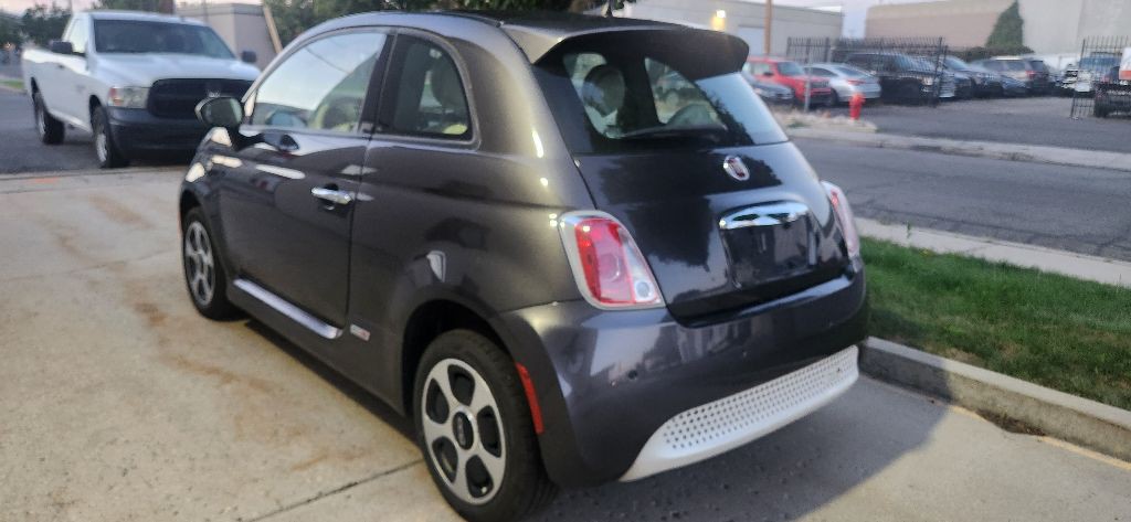 2016 FIAT 500 Image 4