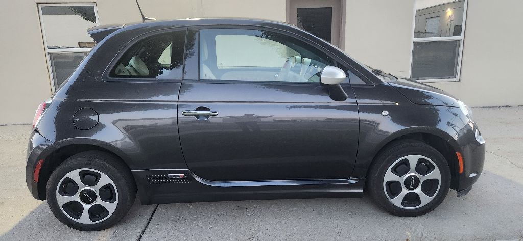 2016 FIAT 500 Image 8