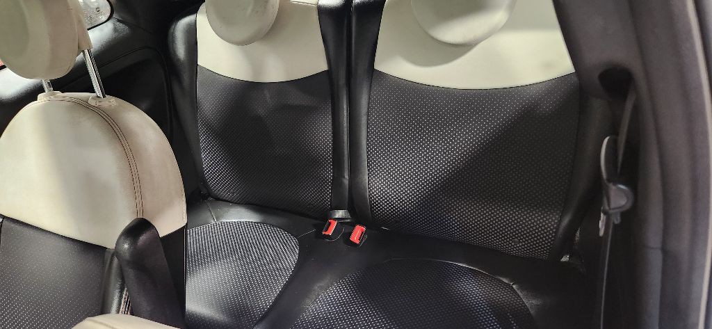 2016 FIAT 500 Image 13