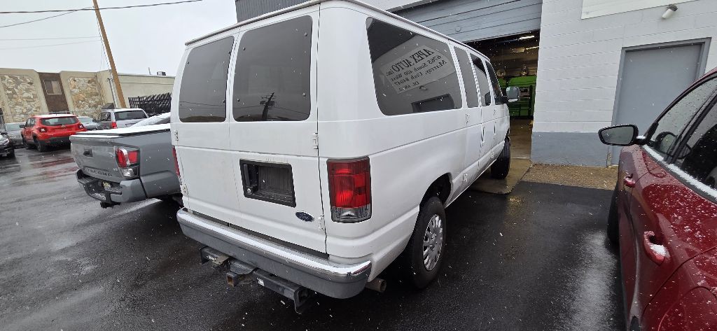 2006 Ford Econoline Image 2