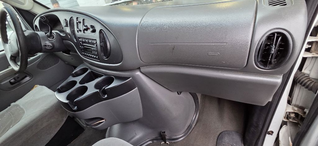 2006 Ford Econoline Image 9