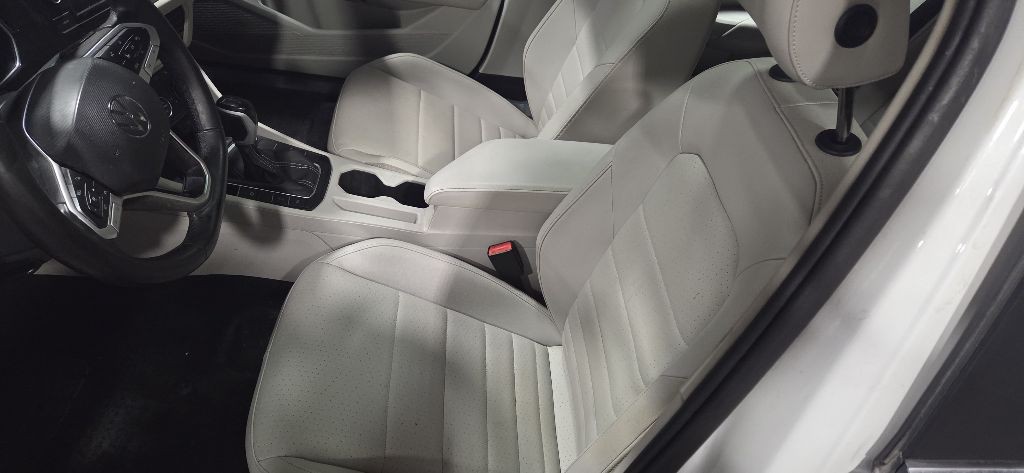 2024 Volkswagen Jetta Image 2