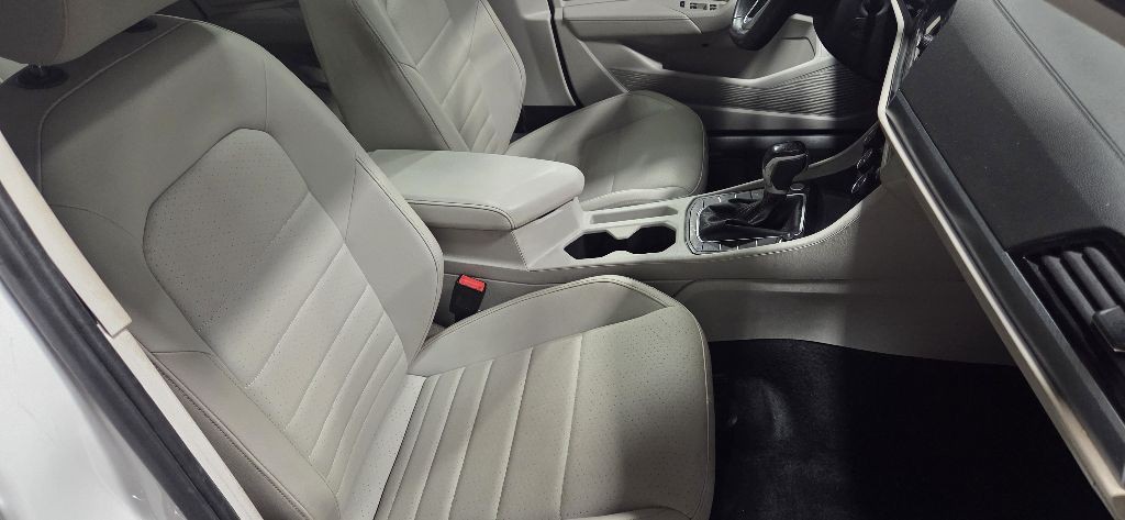 2024 Volkswagen Jetta Image 3