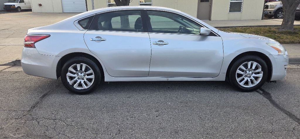 2015 Nissan Altima Image 8