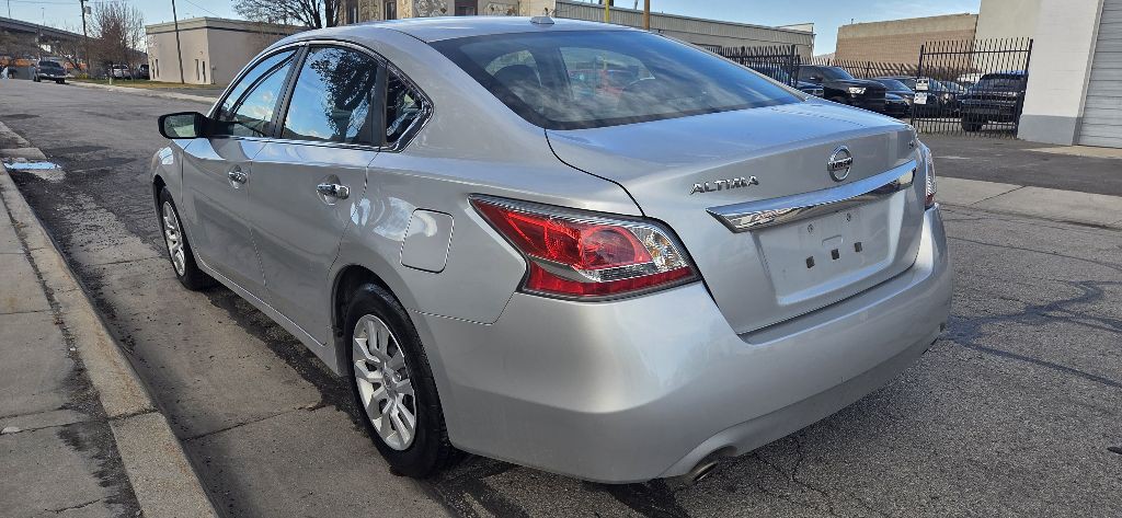 2015 Nissan Altima Image 4