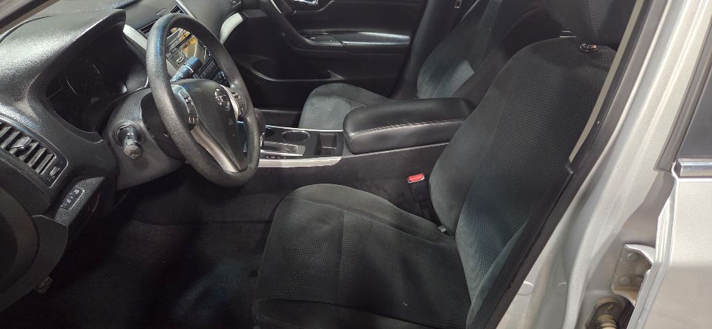 2015 Nissan Altima Image 9
