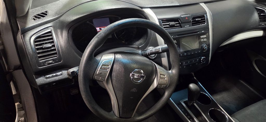 2015 Nissan Altima Image 10