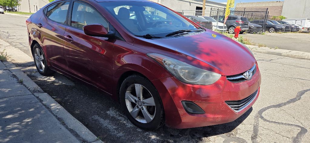 2013 Hyundai Elantra Image 2