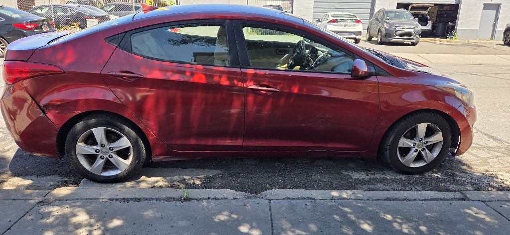 2013 Hyundai Elantra Image 8