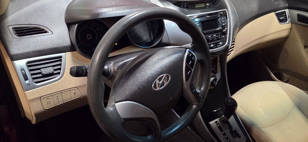 2013 Hyundai Elantra Image 9