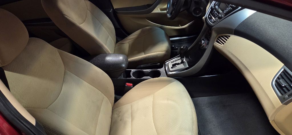 2013 Hyundai Elantra Image 10