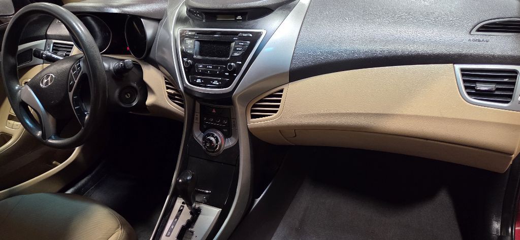 2013 Hyundai Elantra Image 11