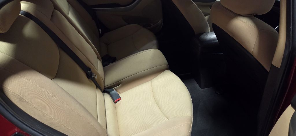 2013 Hyundai Elantra Image 13