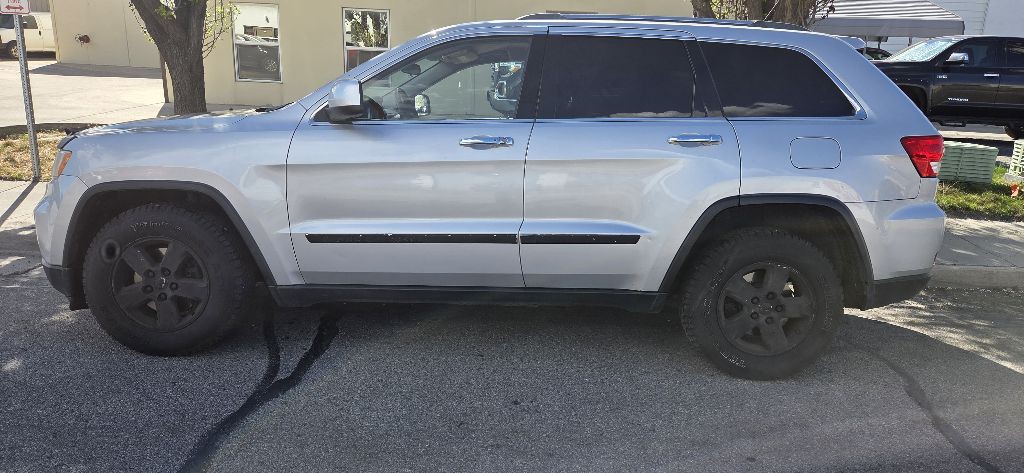 2013 Jeep Grand Cherokee Image 2