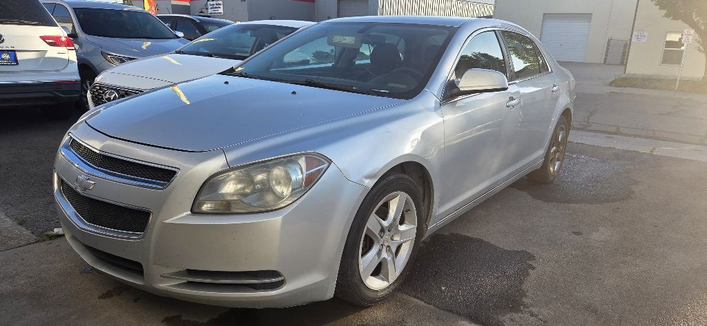 2010 Chevrolet Malibu Image 2