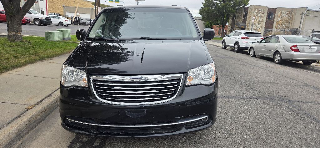 2015 Chrysler Town & Country Image 5