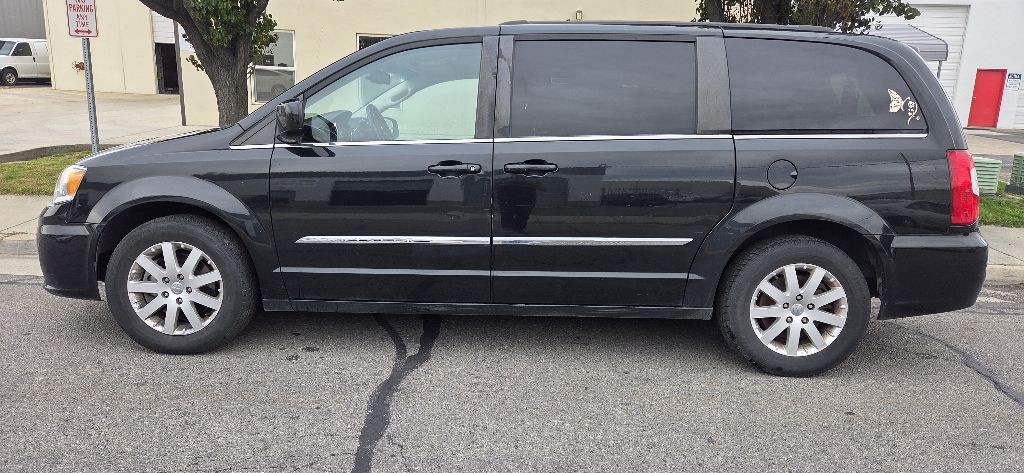 2015 Chrysler Town & Country Image 7