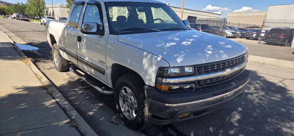 1999 Chevrolet Silverado 1500 Image 2