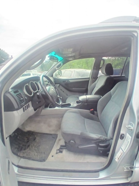 2004 Toyota 4Runner Image 9