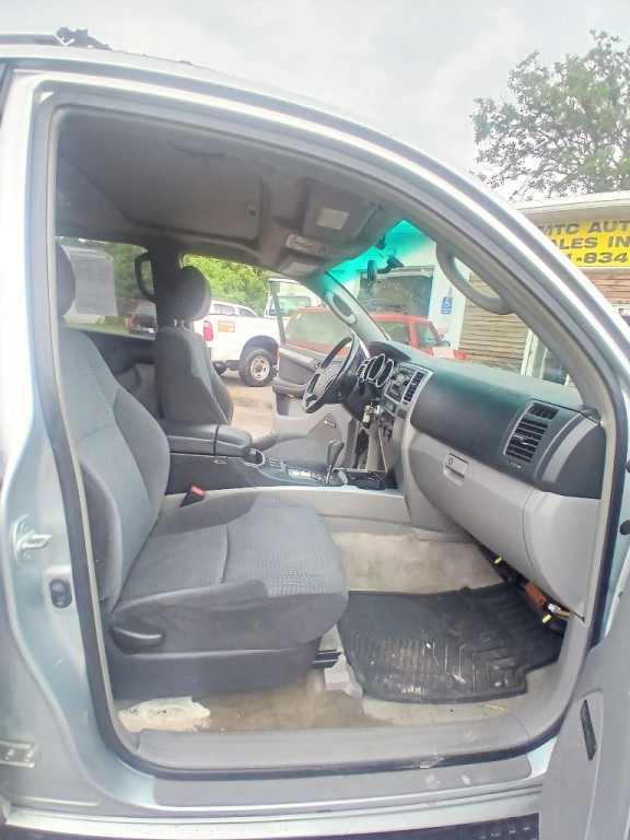 2004 Toyota 4Runner Image 9