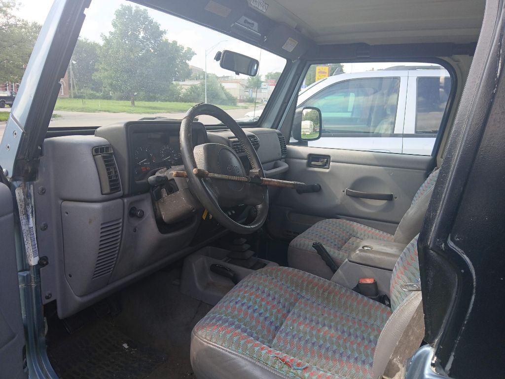 1997 Jeep Wrangler Image 12
