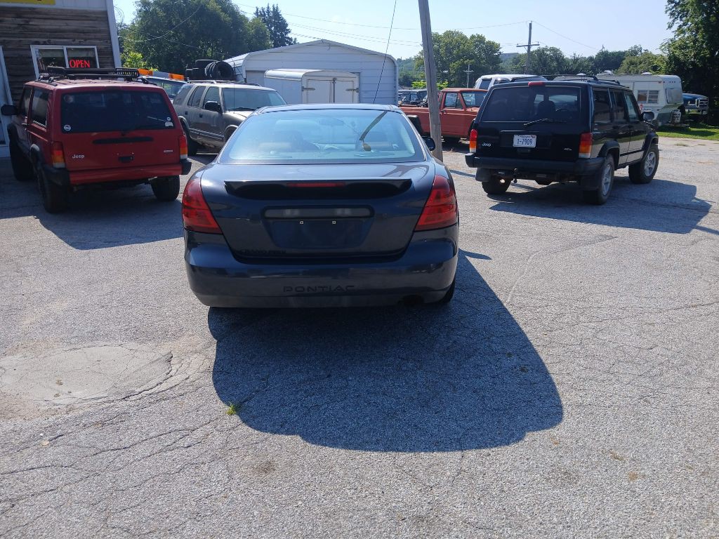 2008 Pontiac Grand Prix Image 5