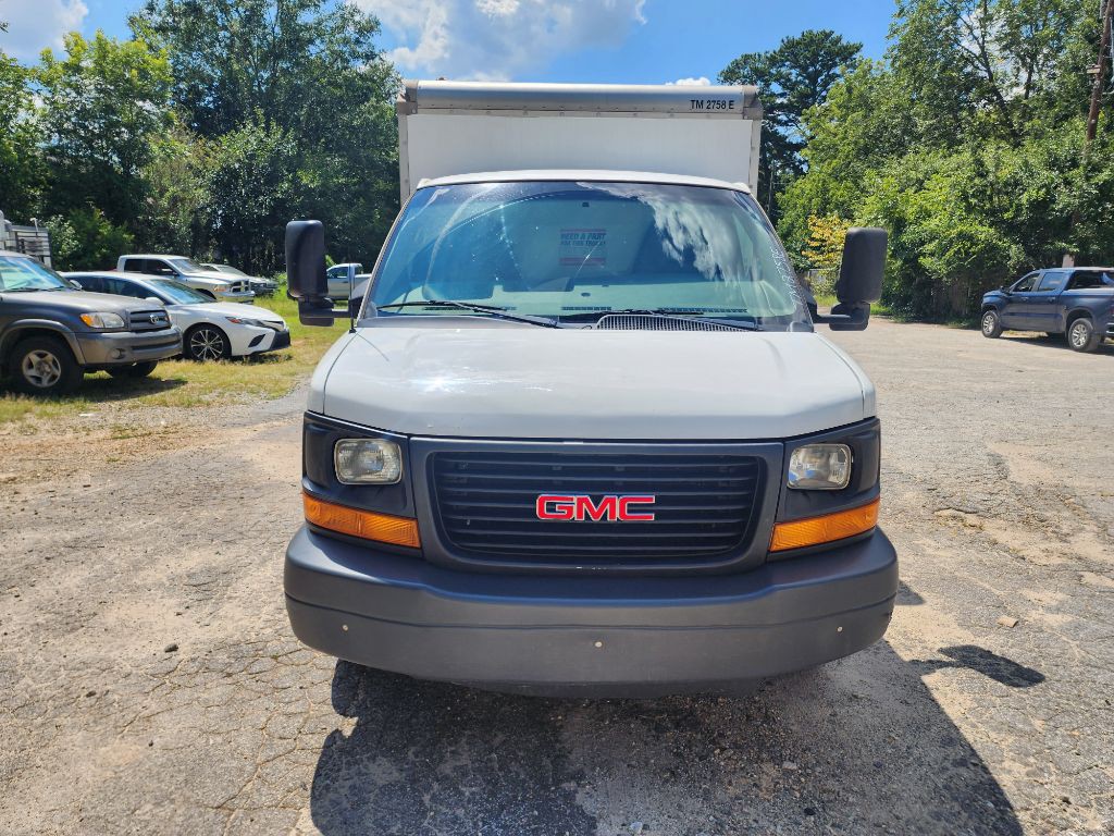 2013 GMC Savana Image 2